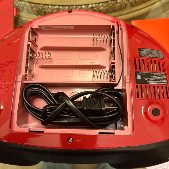 New Groove Onn Red Boombox CD Player & FM w/Radio Bluetooth Wireless Technology - Picture 7 of 11